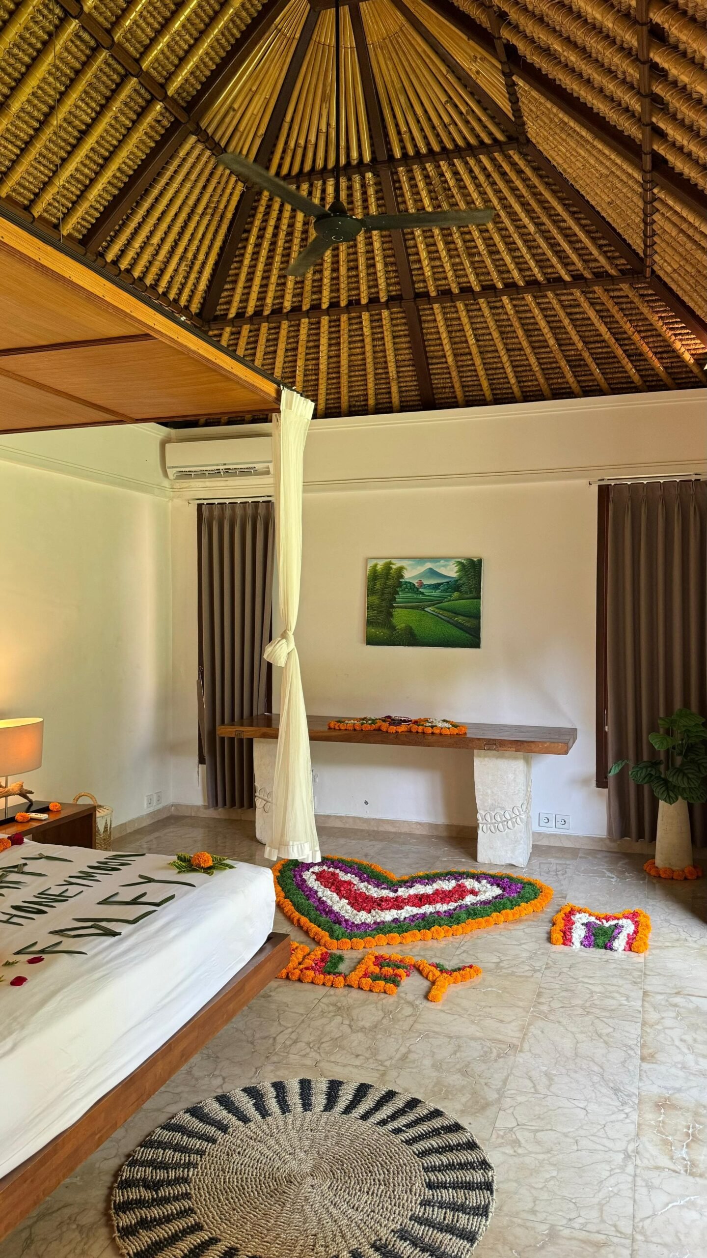 Cozy room with tropical decor elements.