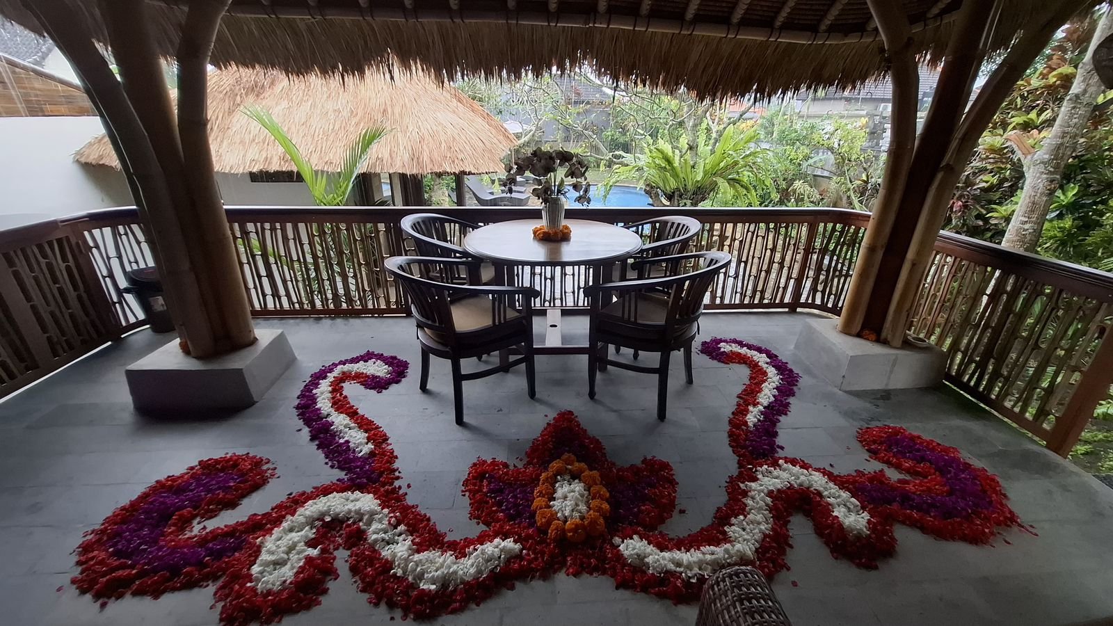 Flower arrangement for Blooming Birthday Suite